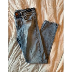 American Eagle Super Skinny Jeans (SIZE 2 SHORT)